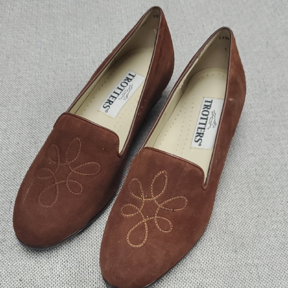 Trotters Women's Brown Suede Loafers Size 7.5